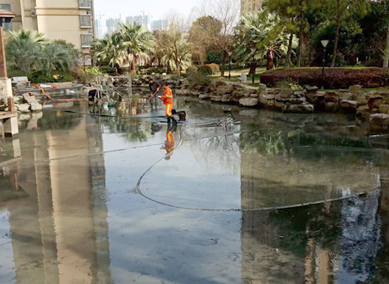 青阳景观池淤泥清理