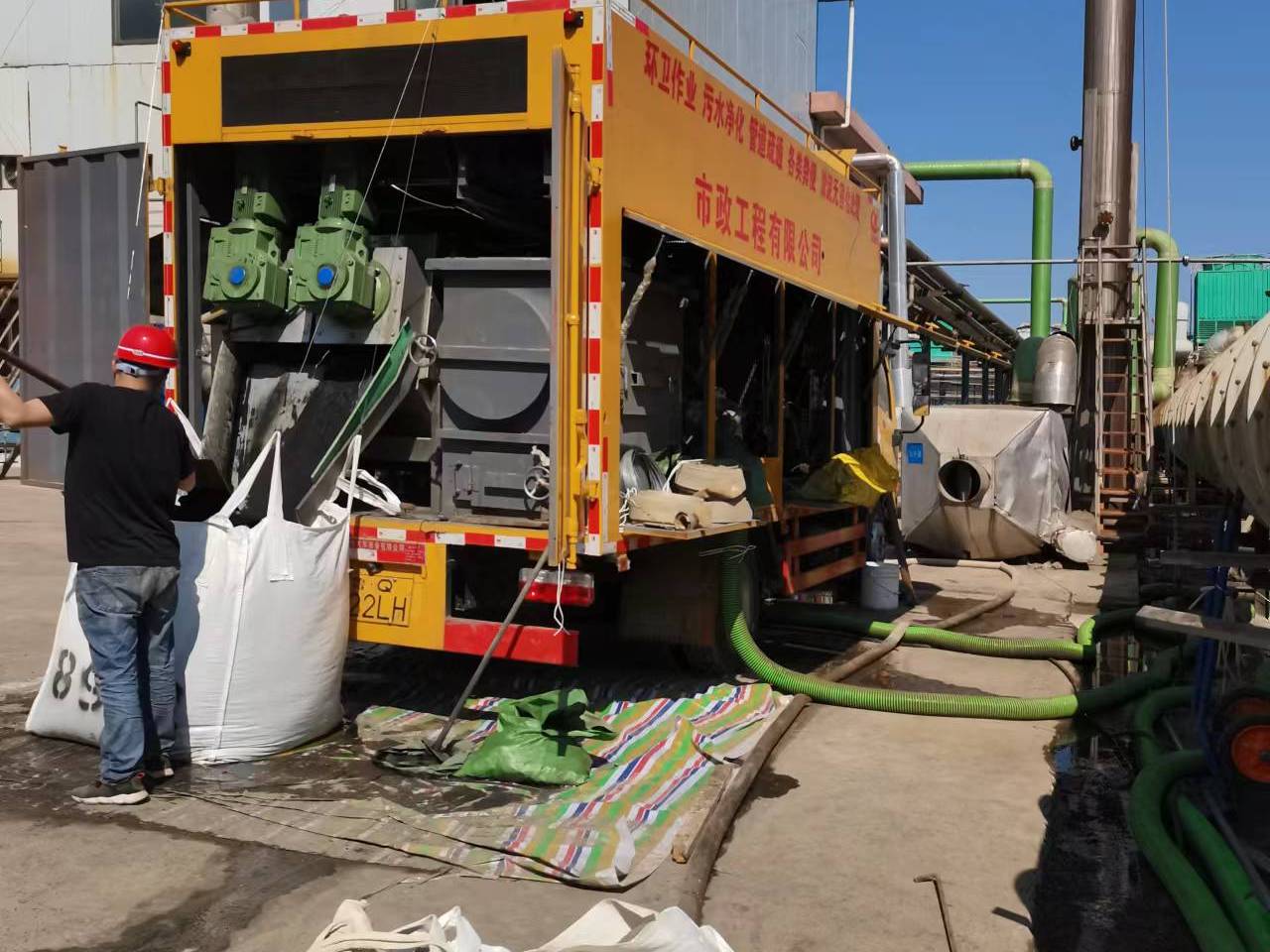 青阳淤泥压干处理